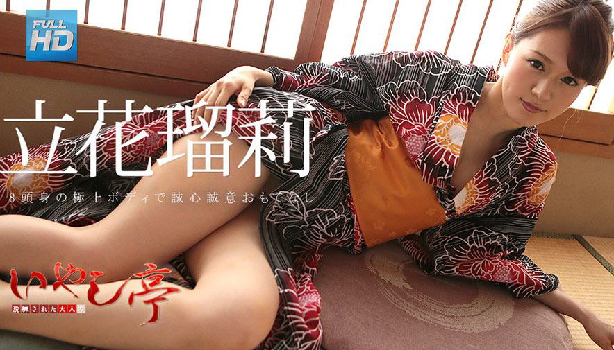 极品大学生【蔓蔓】暑期实习 兼职文员，下班了到公厕尿尿，停车场无人处自慰，玩得就是这一份心跳和刺激